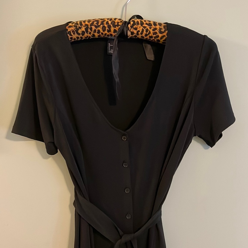 Like new woman’s black dress with tie and buttons. Size large